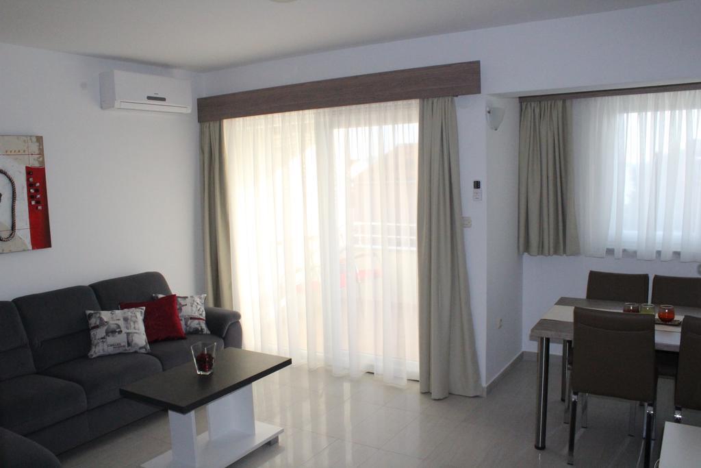 Laurus I Apartment Kozino