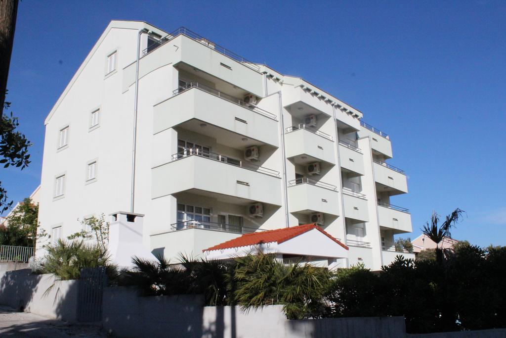 Laurus I Apartment