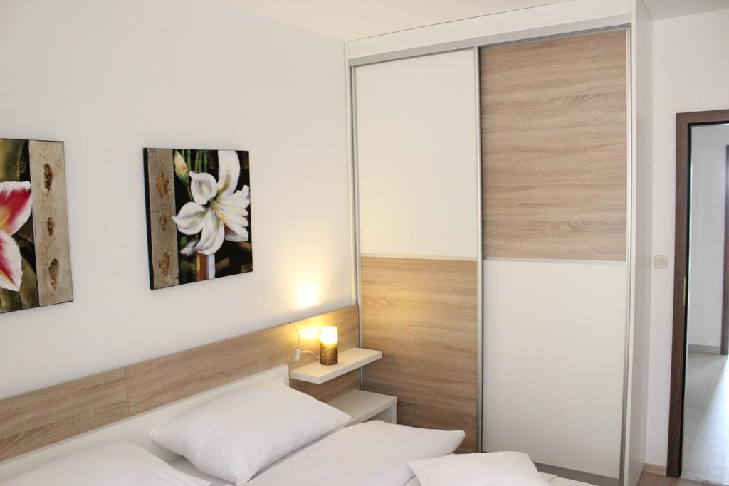Laurus I